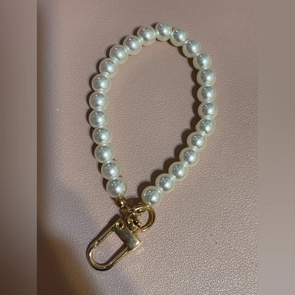New Pearls Bag Charm and Keychain - Picture 1 of 3